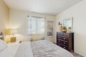 1 bedroom, Internet, bed sheets, wheelchair access