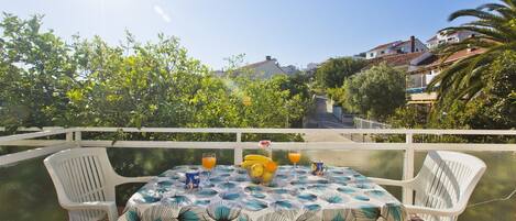 屋外ダイニングエリア