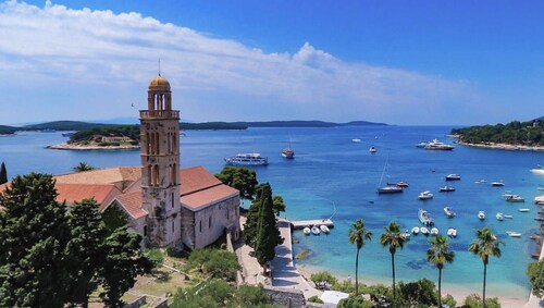 Peaceful location, walk everywhere + parking free