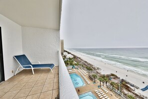 Property grounds - Summit 1 BR Sleeps 5 **2 Queen beds in Master** Beach chairs included (Panama City Beach)