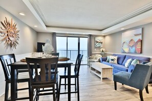 TV, DVD player - Summit 1 BR Sleeps 5 **2 Queen beds in Master** Beach chairs included (Panama City Beach)