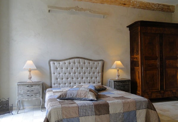 4 bedrooms, iron/ironing board, travel crib, free WiFi