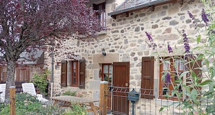 giteduplombducantal to the guards in Saint-Jacques-Des-Blats
