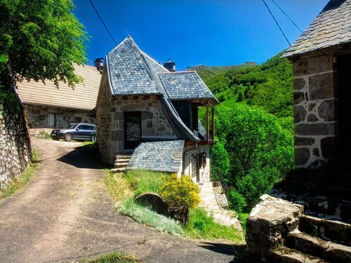 giteduplombducantal aux gardes à Saint-Jacques-Des-Blats