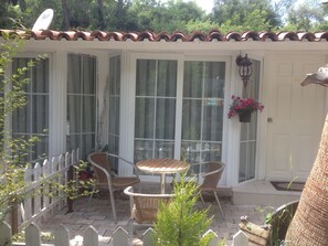 Standardzimmer, Gartenblick | Essbereich im Zimmer