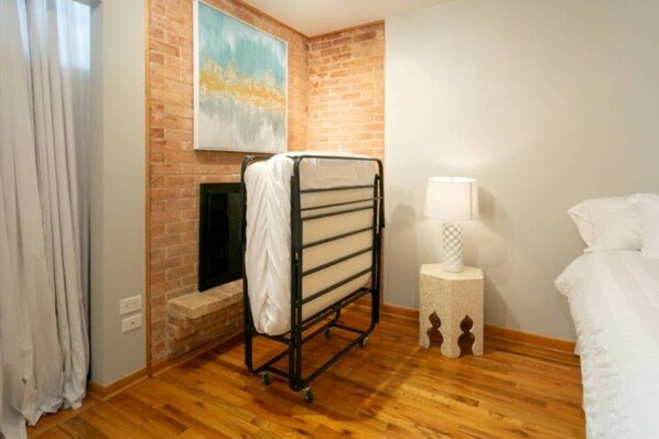 3 bedrooms, in-room safe, iron/ironing board, free WiFi
