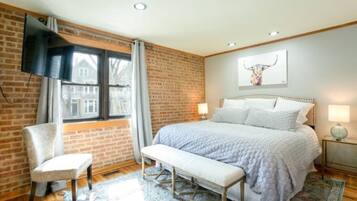 3 bedrooms, in-room safe, iron/ironing board, WiFi (free)