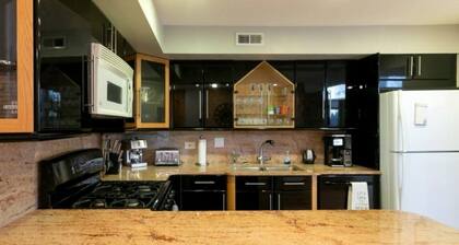 Wrigley Field/Lakeview -Entire Home- Large Groups!