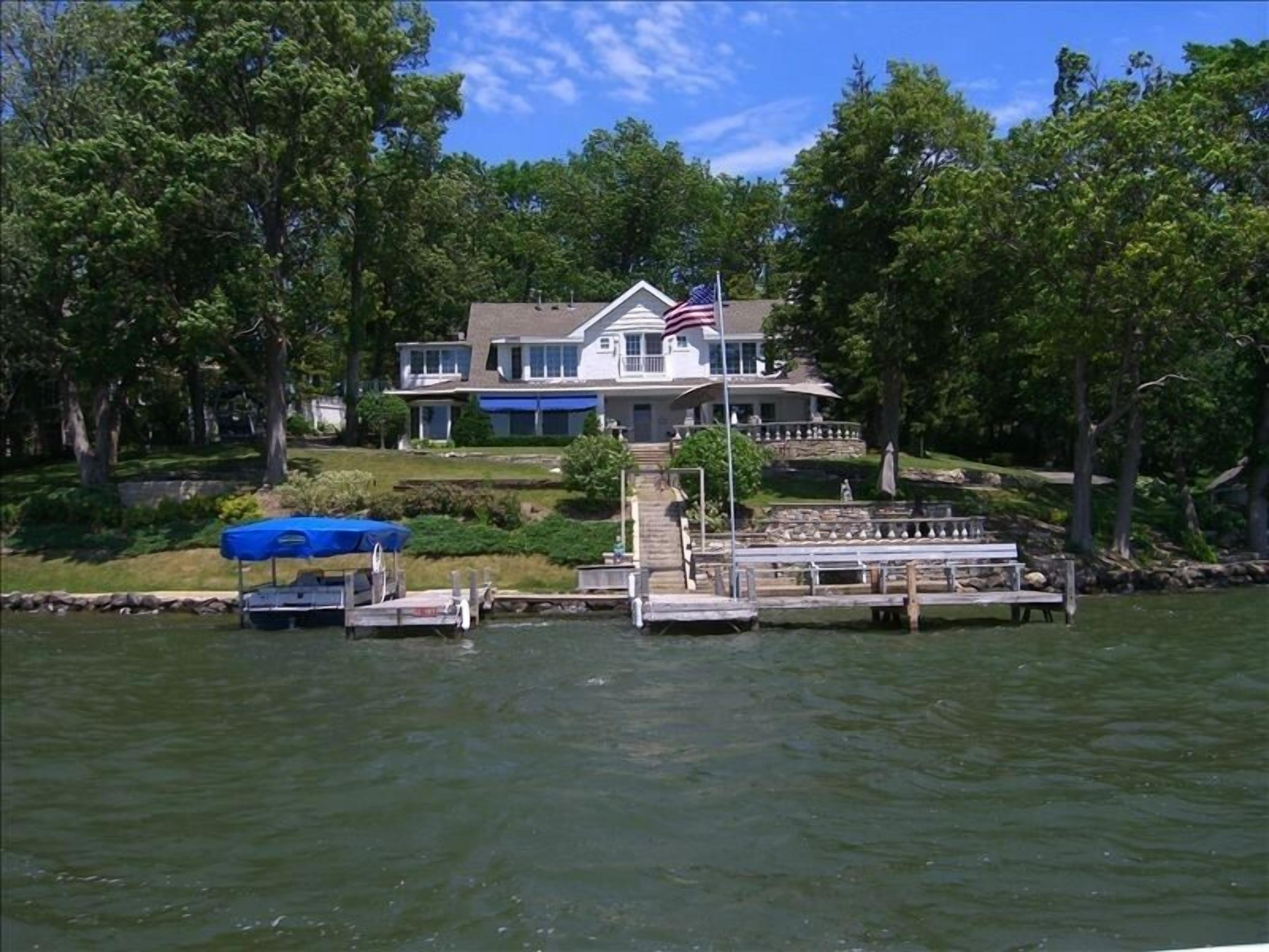 Beautiful Lakefront Home on Lauderdale Lakes!