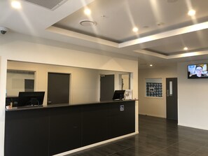 Lobby - Ramada Suites by Wyndham Auckland Manukau Pacific Centre (Auckland)