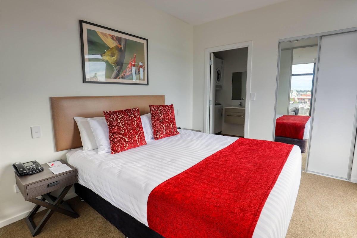 Blackout drapes, soundproofing, iron/ironing board, free WiFi