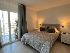 2 bedrooms, bed sheets - Lovely flat with views Roses Av 48 (Rosas / Roses)