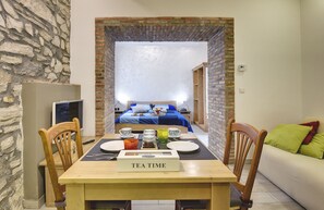 1 bedroom, iron/ironing board, free WiFi, bed sheets - Mimoza Old Town Apartments Studio apartment in the Old Town of Pula for 2 persons (Pula)