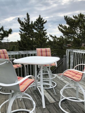 Outdoor dining - Simple Beach House- Steps to the Ocean- good for multi-gen families (Bethany Beach)