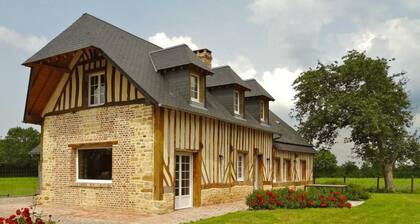 Maison de caractÚre à Crouttes avec cheminée et animaux acceptés