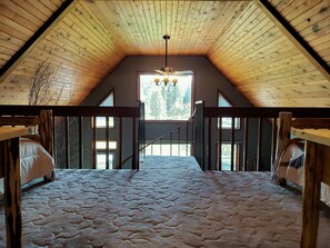 5 habitaciones, tabla de planchar con plancha y cuna de viaje 