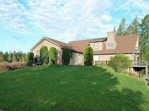 Exterior - Spacious 5 BR/3 BA Split Home on 3 Acres only 25 Min From Glacier NP - Sleeps 17 (Columbia Falls)