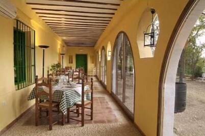 Los Cerrillos cottage for 22 people