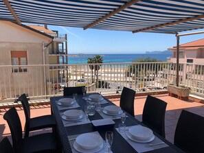 Outdoor dining - Penthouse sea view beach front city center for 8 people (Alghero)