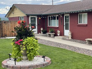 Property grounds - Elegant 3 bed Great reviews! Awesome Denver Location Only 5 mins to every hi-way (Denver)