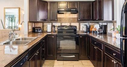 Classy 3 bdrm Great reviews! Awesome Denver Location Only 5 mins to every hi-way