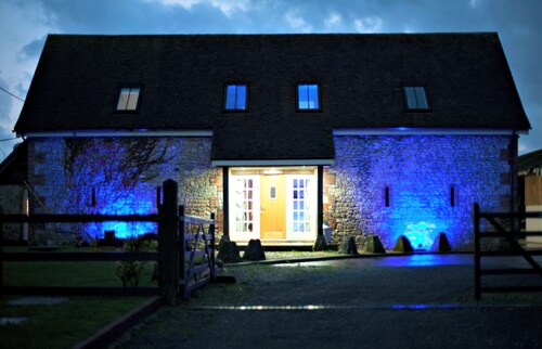 Muunnettu Luxury Barn Hot Tub