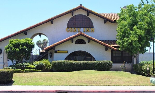 Exterior - COZY INN COSTA MESA. (Costa Mesa)