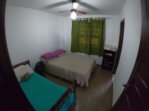 5 bedrooms, WiFi, bed sheets, wheelchair access - Triplex house in a gated community facing the lagoon, a true paradise.  (Iguaba Grande)