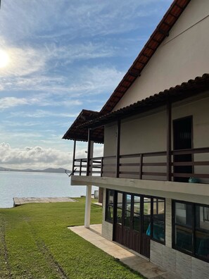 Exterior - Triplex house in a gated community facing the lagoon, a true paradise.  (Iguaba Grande)