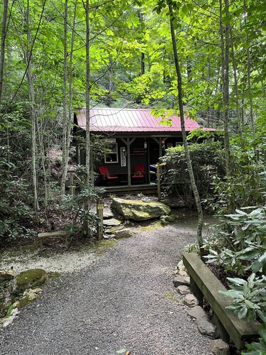 Creekside at Do Drop Inn Cabin Rentals