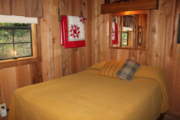 1 bedroom, bed sheets