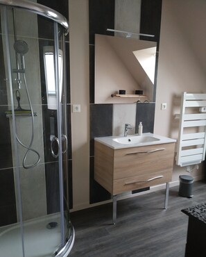Shower, towels, toilet paper - Cozy studio near Caen and the sea, landing beaches (Biéville-Beuville)