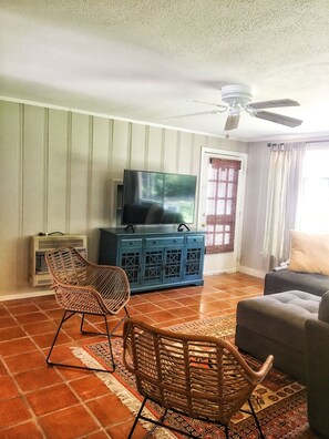 Living area - Stylish Spacious apartment near downtown San Antonio (San Antonio)