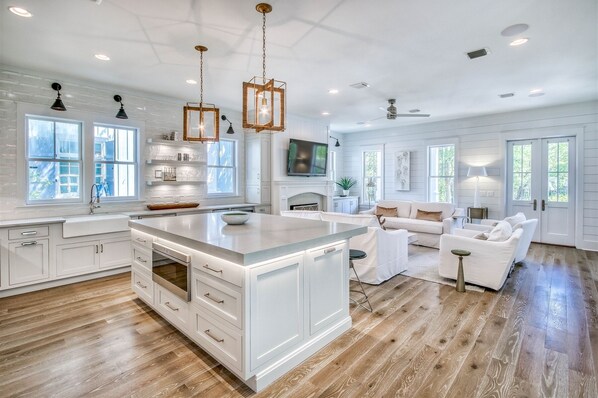 Interior - Limited Time March Savings | New 6-Seater Electric Cart, Bikes, & Beach Club Access. (Santa Rosa Beach)