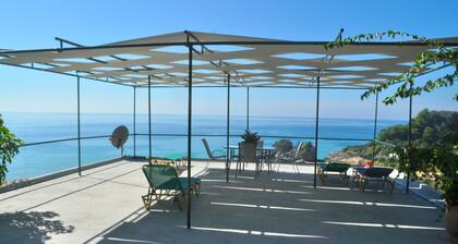 Apartamentos "Papadatos" en la playa de Pelekas