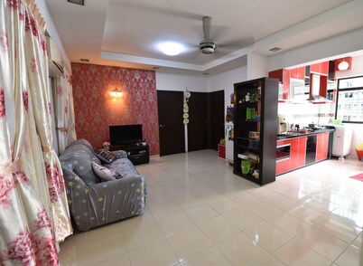 fully air-condition,near food court,near SPICE and airport