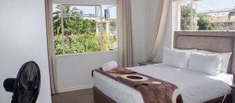 Adam's Place, Unit 4