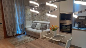 Smart TV - Romantic and cozy apartment within walking distance from the center, with garage (Abano Terme)