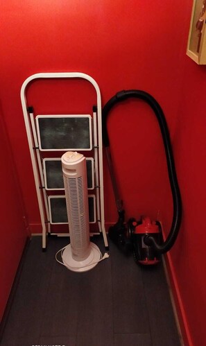 1 chambre, bureau, fer et planche à repasser, Wi-Fi gratuit