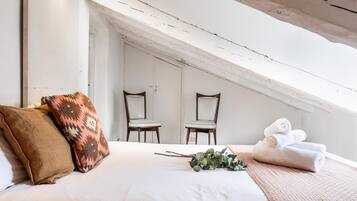 1 bedroom, iron/ironing board, internet, bed sheets