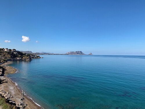 SICULI HORTIS SEA HOME – Jacuzzi, A/C, Parking, Alarm, 24/7 Video Surveillance