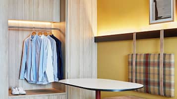 Studio Apartment | In-room safe, iron/ironing board, free WiFi, bed sheets