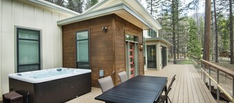 (11R) Spring Meadow Retreat at The Redwoods In Yosemite