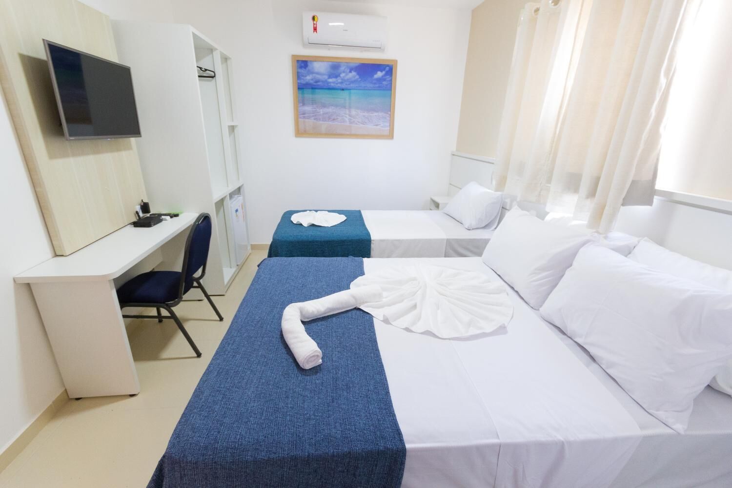 Minibar, free WiFi, bed sheets