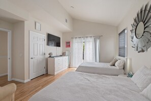 4 bedrooms, iron/ironing board, free WiFi, wheelchair access