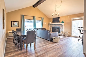TV, fireplace