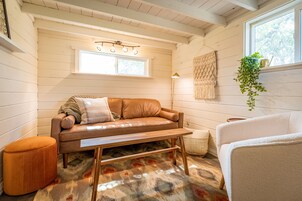 Bungalow | Living area | Books