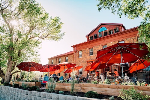 Oddfellow Inn & Farm