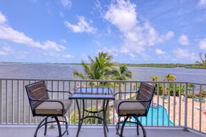 Outdoor dining - Waterfront Condo w/ Pool & Hot Tub! Mins to Beach! (St. Petersburg)