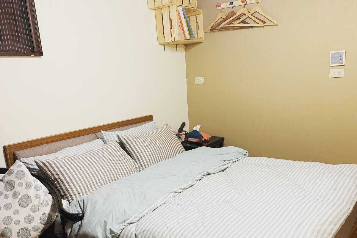 Premium bedding, cots/infant beds, rollaway beds, free WiFi